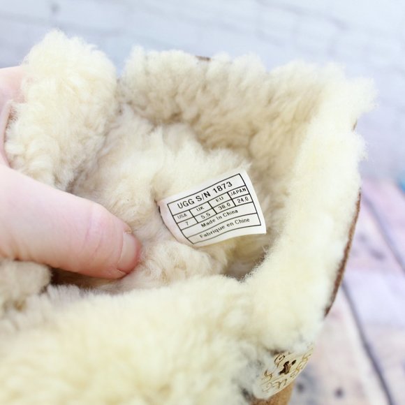 UGG Bailey Triplet Button Sheepskin Boots Size 7 - Picture 9 of 10